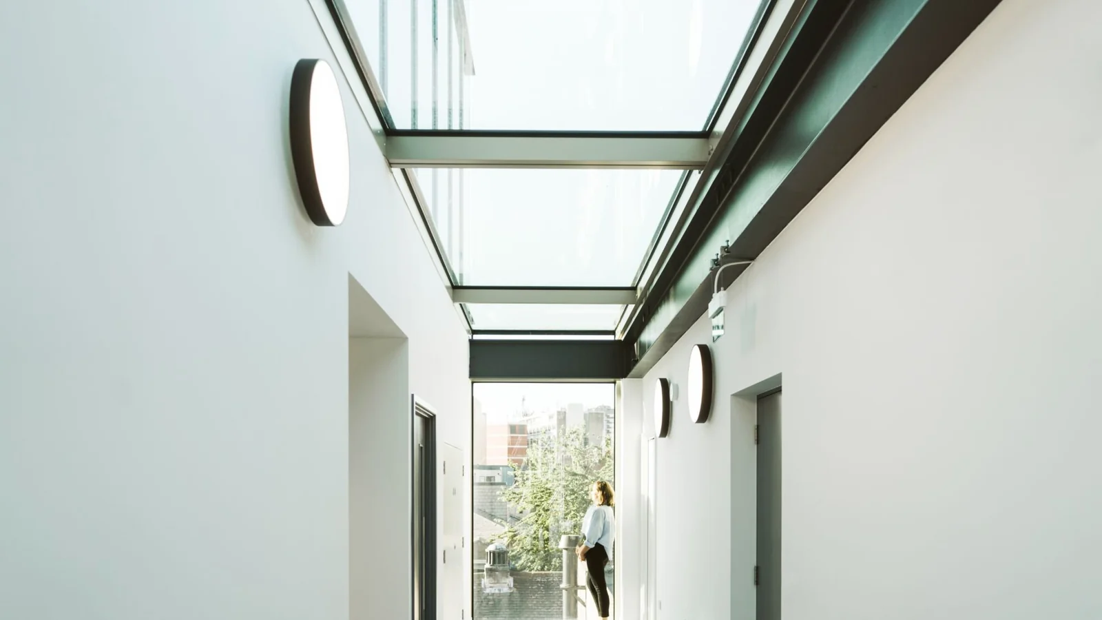 Emergency lighting in recessed schemes